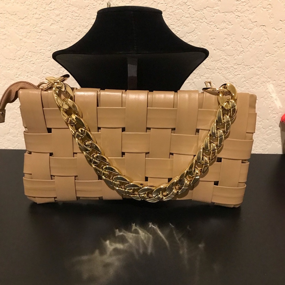 Elegant Tan Woven Bag with Gold Chain